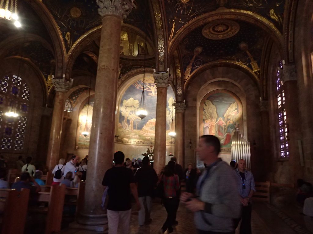 万国民の教会（エルサレム）　イエスが祈るときに座っていた岩がある