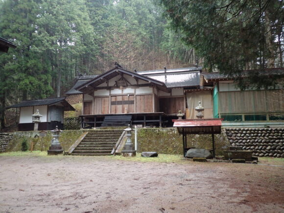 日輪神社の境内