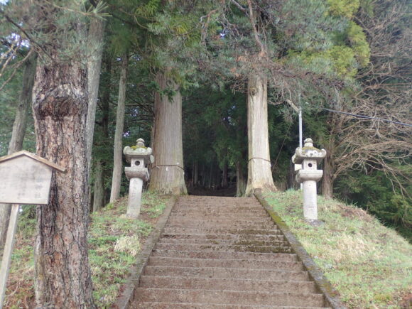 日輪神社の参道