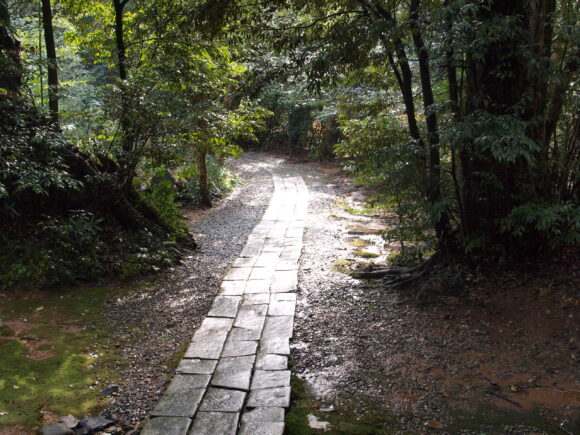 須須神社（高座宮）の参道