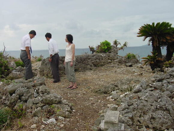 ムトゥの裏手の貝塚と石垣跡