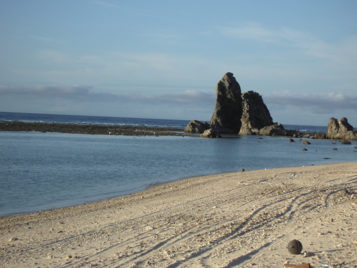伊平屋島の灯台そばの海岸